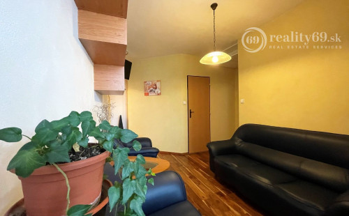 JUH - LUDMANSKÁ 3 IZBOVÝ BYT PO REKONŠTRUKCII V CENTRE MESTA, 2X LODŽIA.