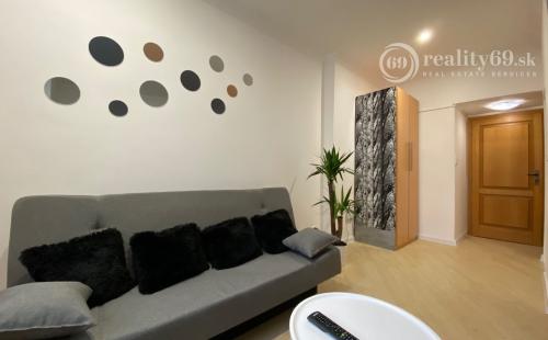 STARÉ MESTO - REZERVOVANÉ HLAVNÁ CENTRUM MESTA BYT KOMPLET ZARIADENÝ