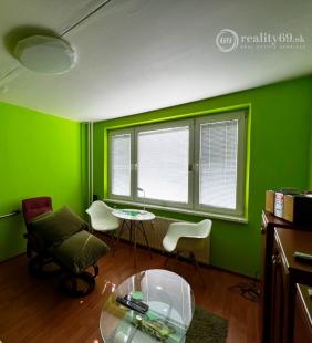 TERASA - MIKOVÍNIHO 1 IZBOVÝ PRIESTRANNÝ  BYT 35 M2 S LODŽIOU