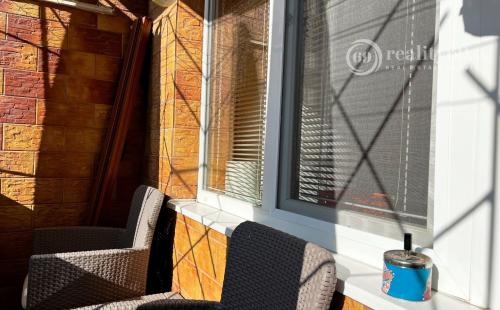 TERASA - MIKOVÍNIHO 1 IZBOVÝ PRIESTRANNÝ  BYT 35 M2 S LODŽIOU