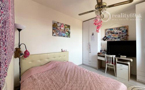 TERASA - TRIEDA SNP 1 IZBOVÝ S LODŽIOU 27 M2 PO KOMPLETNEJ REKONŠTRUKCII.