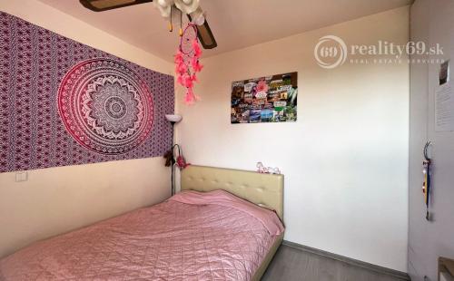 TERASA - TRIEDA SNP 1 IZBOVÝ S LODŽIOU 27 M2 PO KOMPLETNEJ REKONŠTRUKCII.