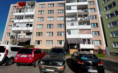 TERASA - REZERVOVANÉ  MIKOVÍNIHO 1 IZBOVÝ PRIESTRANNÝ  BYT 35 M2 S LODŽIOU