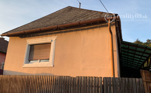 MAĎARSKO - SZENDRŐ 3 IZBOVÝ ZREKONŠTRUAVANÝ RODINNÝ DOM