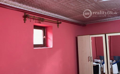 MAĎARSKO - SZENDRŐ 3 IZBOVÝ ZREKONŠTRUAVANÝ RODINNÝ DOM