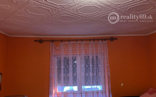 MAĎARSKO - SZENDRŐ 3 IZBOVÝ ZREKONŠTRUAVANÝ RODINNÝ DOM