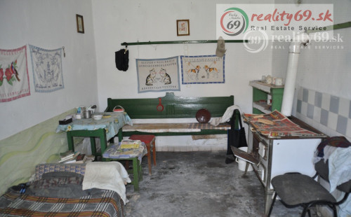 MAĎARSKO - PÁNYOK LUKRATÍVNY POZEMOK S MALÝM DOMČEKOM POD LESOM