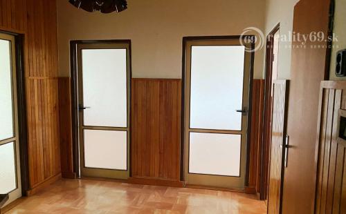 REZERVOVANÉ - TERASA - 3 IZBOVÝ BYT V OV S LODŽIOU 64 M2 PRI KINE DRUŽBA