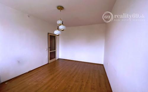 REZERVOVANÉ - TERASA - 3 IZBOVÝ BYT V OV S LODŽIOU 64 M2 PRI KINE DRUŽBA