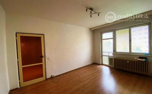 REZERVOVANÉ - TERASA - 3 IZBOVÝ BYT V OV S LODŽIOU 64 M2 PRI KINE DRUŽBA