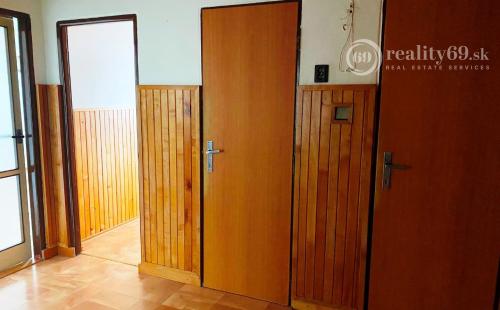 REZERVOVANÉ - TERASA - 3 IZBOVÝ BYT V OV S LODŽIOU 64 M2 PRI KINE DRUŽBA