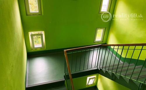 REZERVOVANÉ - TERASA - 3 IZBOVÝ BYT V OV S LODŽIOU 64 M2 PRI KINE DRUŽBA