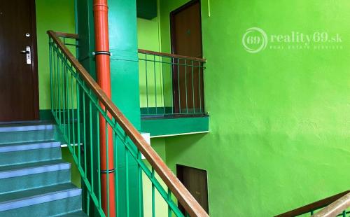 REZERVOVANÉ - TERASA - 3 IZBOVÝ BYT V OV S LODŽIOU 64 M2 PRI KINE DRUŽBA