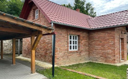 MAĎARSKO - ABAUJVAR 3 IZBOVÝ ZREKONŠTRUOVANÝ RODINNÝ DOM.