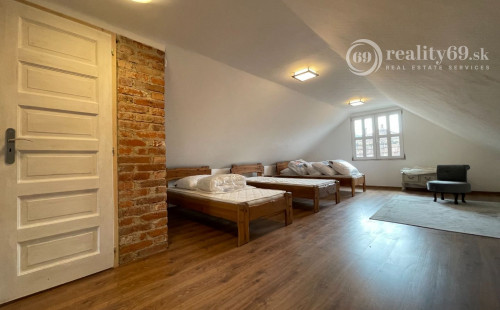 MAĎARSKO - ABAUJVAR 3 IZBOVÝ ZREKONŠTRUOVANÝ RODINNÝ DOM.