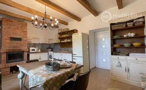 MAĎARSKO - ABAUJVAR 3 IZBOVÝ ZREKONŠTRUOVANÝ RODINNÝ DOM.