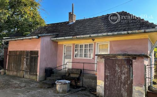 MAĎARSKO - ABAÚJVÁR VIDIECKY DOM A LETNÁ KUCHYŇA, POZEMOK 600 M2.