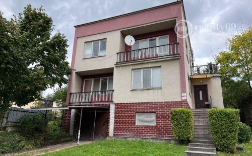 KOŠICE MYSLAVA - POSCHODOVÝ 6 IZBOVÝ RD S PEKNÝM POZEMKOM 1.218 M2.