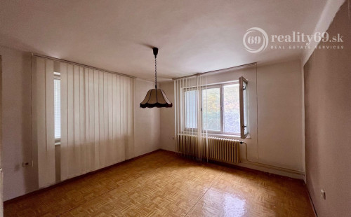 KOŠICE MYSLAVA - POSCHODOVÝ 6 IZBOVÝ RD S PEKNÝM POZEMKOM 1.218 M2.