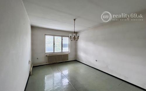 KOŠICE MYSLAVA - POSCHODOVÝ 6 IZBOVÝ RD S PEKNÝM POZEMKOM 1.218 M2.