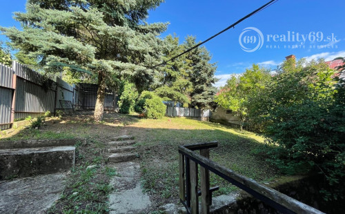 KOŠICE MYSLAVA - POSCHODOVÝ 6 IZBOVÝ RD S PEKNÝM POZEMKOM 1.218 M2.