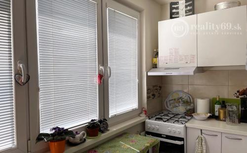 REZERVOVANÉ - TERASA - TRIEDA SNP 1 IZBOVÝ S LODŽIOU 27 M2 PO KOMPLETNEJ REKONŠTRUKCII.