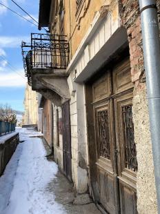 SMOLNÍK - MEŠTIANSKY DOM S OBCHODNÝM PRIESTOROM V CENTRE MESTA.