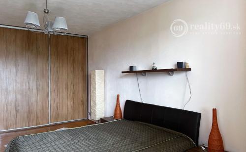 REZERVOVANÉ - JUH - LUDMANSKÁ 3 IZBOVÝ BYT PO REKONŠTRUKCII V CENTRE MESTA, 2X LODŽIA.