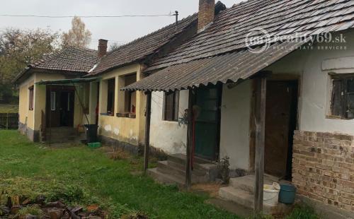 MAĎARSKO -TRIZS - 4 IZBOVÝ VÍKENDOVÝ DOM V PEKNEJ LOKALITE