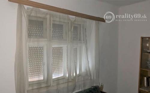 MAĎARSKO -TRIZS - 4 IZBOVÝ VÍKENDOVÝ DOM V PEKNEJ LOKALITE