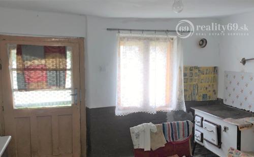 MAĎARSKO -TRIZS - 4 IZBOVÝ VÍKENDOVÝ DOM V PEKNEJ LOKALITE