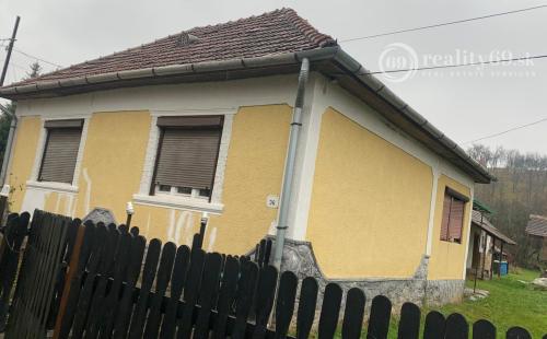 MAĎARSKO -TRIZS - 4 IZBOVÝ VÍKENDOVÝ DOM V PEKNEJ LOKALITE