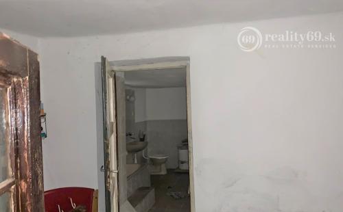 MAĎARSKO -TRIZS - 4 IZBOVÝ VÍKENDOVÝ DOM V PEKNEJ LOKALITE