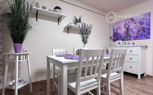 MAĎARSKO - JAZERO RAKACA - 2 IZBOVÁ CHATA PROVANCE - PRI JAZERE S TERASOU.