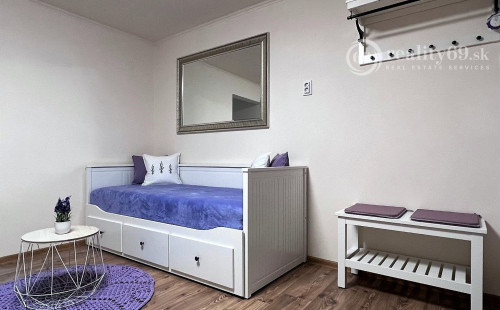 MAĎARSKO - JAZERO RAKACA - 2 IZBOVÁ CHATA PROVANCE - PRI JAZERE S TERASOU.