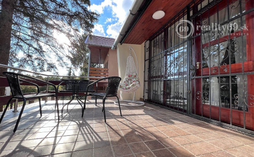 MAĎARSKO - JAZERO RAKACA - 2 IZBOVÁ CHATA PROVANCE - PRI JAZERE S TERASOU.