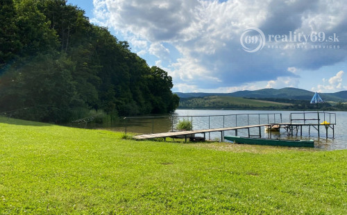 MAĎARSKO - JAZERO RAKACA  STAVEBNÝ POZEMOK 201 M2 - IS NA POZEMKU.