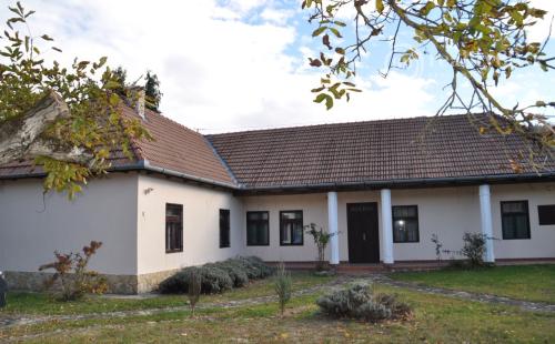 REZERVOVANÉ - MAĎARSKO - VAGASHUTA - ZARIADENÁ 3 IZBOVÁ CHALUPA PO REKONŠTRUKCII, V TICHOM PROSTREDÍ.