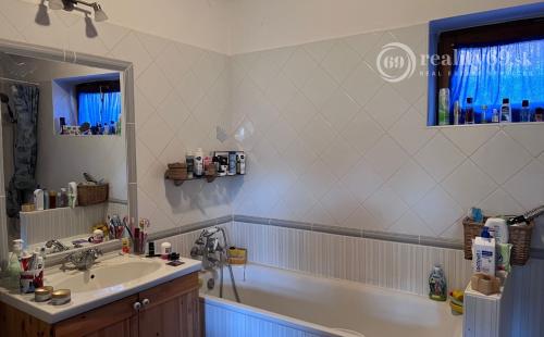 REZERVOVANÉ - MAĎARSKO - VAGASHUTA - ZARIADENÁ 3 IZBOVÁ CHALUPA PO REKONŠTRUKCII, V TICHOM PROSTREDÍ.