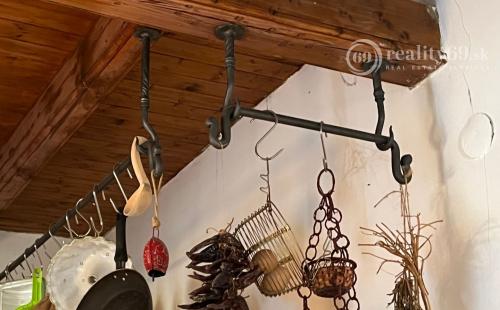 REZERVOVANÉ - MAĎARSKO - VAGASHUTA - ZARIADENÁ 3 IZBOVÁ CHALUPA PO REKONŠTRUKCII, V TICHOM PROSTREDÍ.