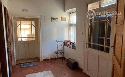 REZERVOVANÉ - MAĎARSKO - VAGASHUTA - ZARIADENÁ 3 IZBOVÁ CHALUPA PO REKONŠTRUKCII, V TICHOM PROSTREDÍ.