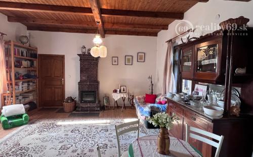 REZERVOVANÉ - MAĎARSKO - VAGASHUTA - ZARIADENÁ 3 IZBOVÁ CHALUPA PO REKONŠTRUKCII, V TICHOM PROSTREDÍ.