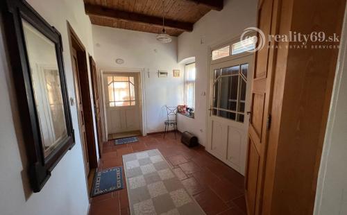 REZERVOVANÉ - MAĎARSKO - VAGASHUTA - ZARIADENÁ 3 IZBOVÁ CHALUPA PO REKONŠTRUKCII, V TICHOM PROSTREDÍ.