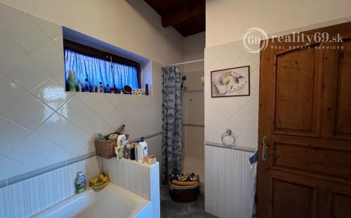 REZERVOVANÉ - MAĎARSKO - VAGASHUTA - ZARIADENÁ 3 IZBOVÁ CHALUPA PO REKONŠTRUKCII, V TICHOM PROSTREDÍ.