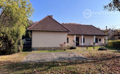 REZERVOVANÉ - MAĎARSKO - VAGASHUTA - ZARIADENÁ 3 IZBOVÁ CHALUPA PO REKONŠTRUKCII, V TICHOM PROSTREDÍ.