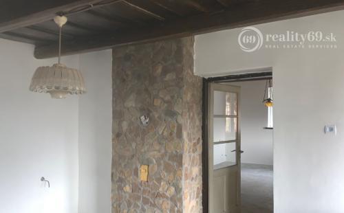 MAĎARSKO - PERKUPA PEKNÝ 2 IZBOVÝ RODINNÝ DOM S LETNOU KUCHYŇOU.