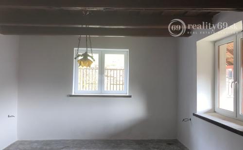 MAĎARSKO - PERKUPA PEKNÝ 2 IZBOVÝ RODINNÝ DOM S LETNOU KUCHYŇOU.