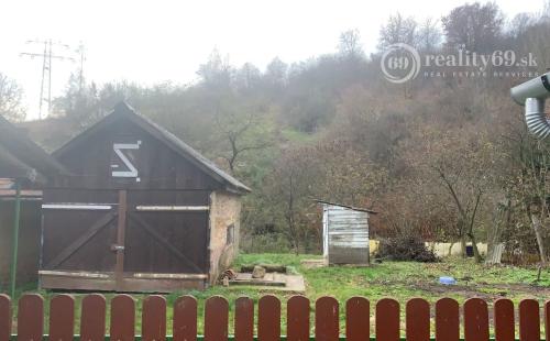 MAĎARSKO - PERKUPA PEKNÝ 2 IZBOVÝ RODINNÝ DOM S LETNOU KUCHYŇOU.