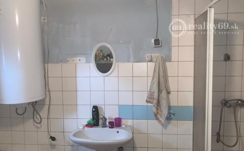 MAĎARSKO - PERKUPA PEKNÝ 2 IZBOVÝ RODINNÝ DOM S LETNOU KUCHYŇOU.