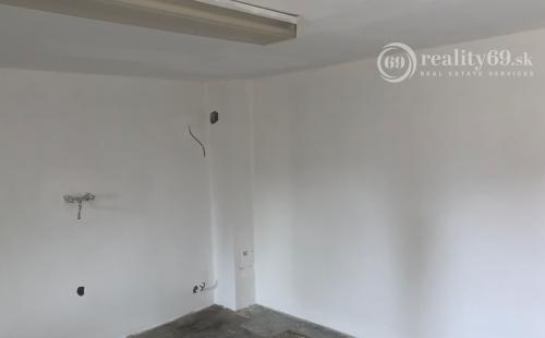 MAĎARSKO - PERKUPA PEKNÝ 2 IZBOVÝ RODINNÝ DOM S LETNOU KUCHYŇOU.